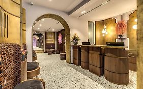 The Steps Hotel - By Eitch Collection